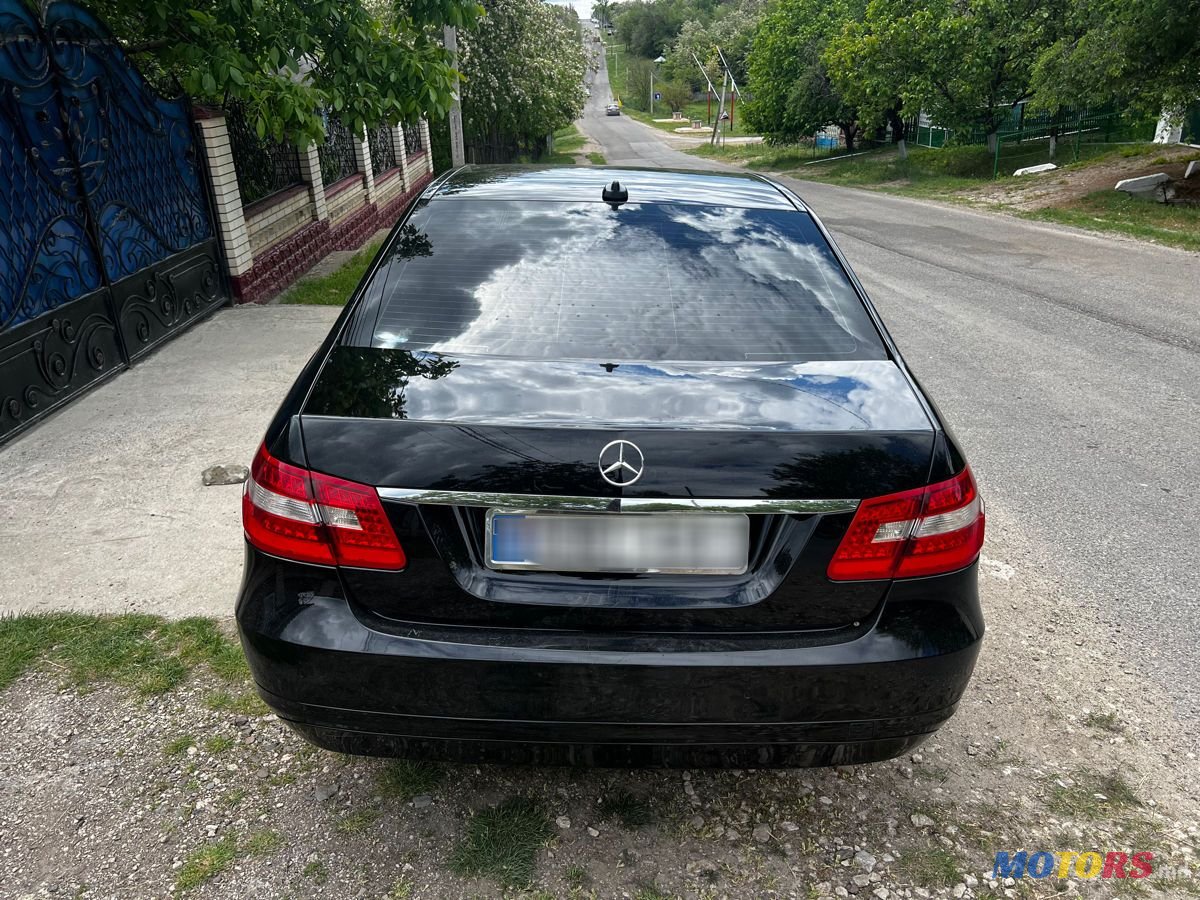 2011' Mercedes-Benz E-Class photo #5