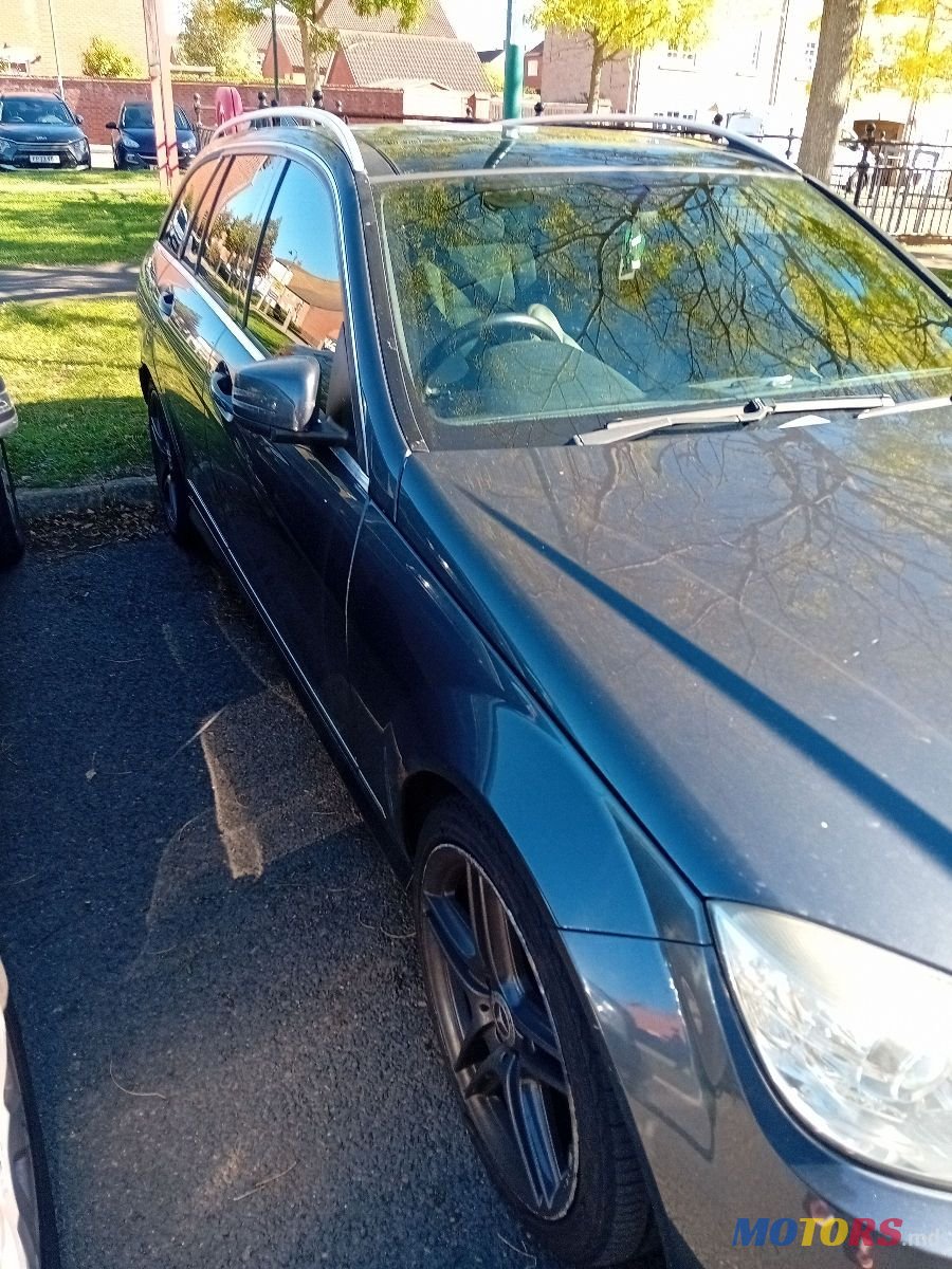 2010' Mercedes-Benz C-Class photo #2