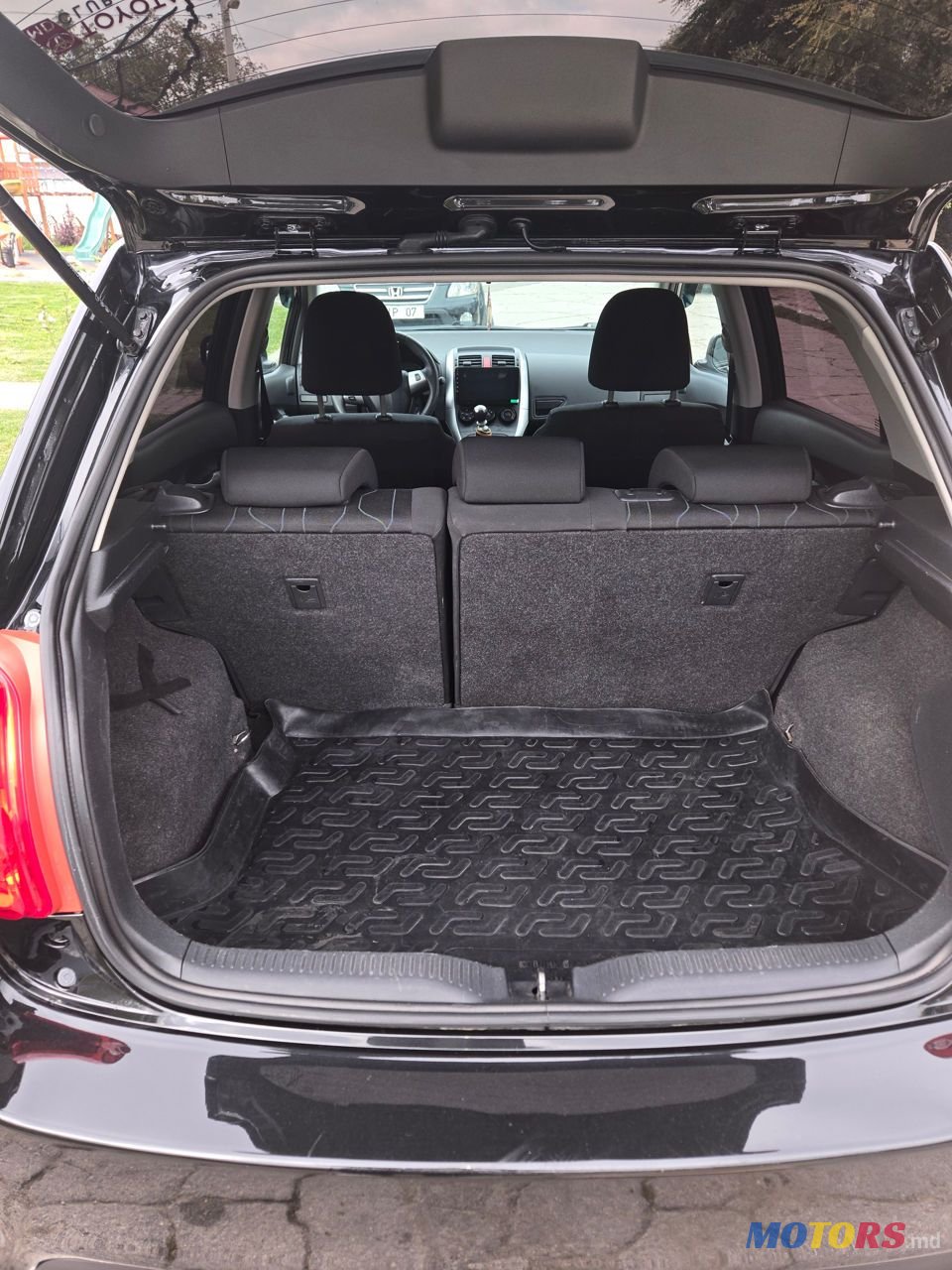 2011' Toyota Auris photo #4