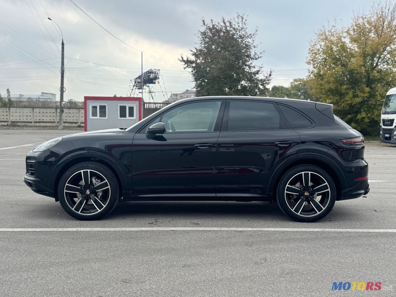 2019' Porsche Cayenne photo #1