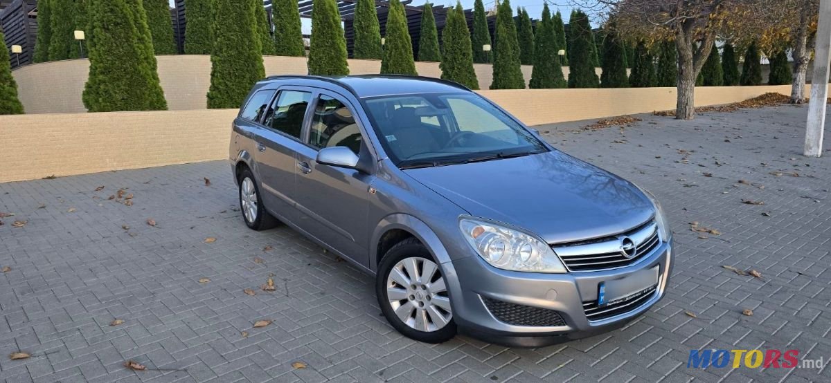 2008' Opel Astra photo #2