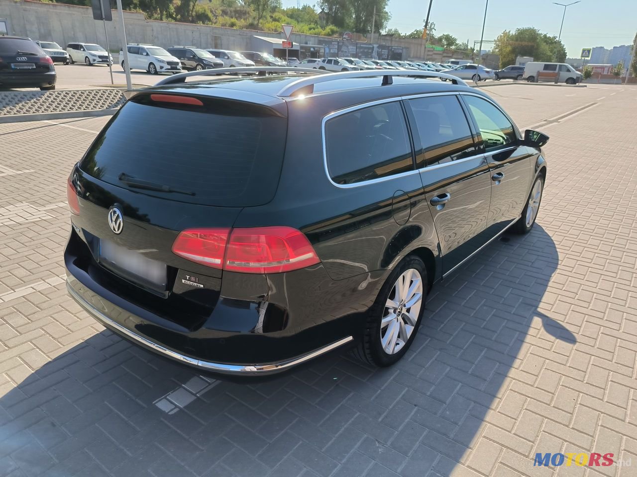 2011' Volkswagen Passat photo #5