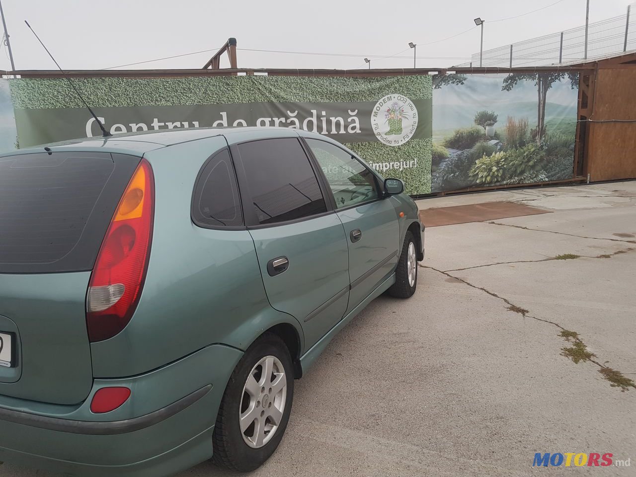 2001' Nissan Almera Tino photo #6