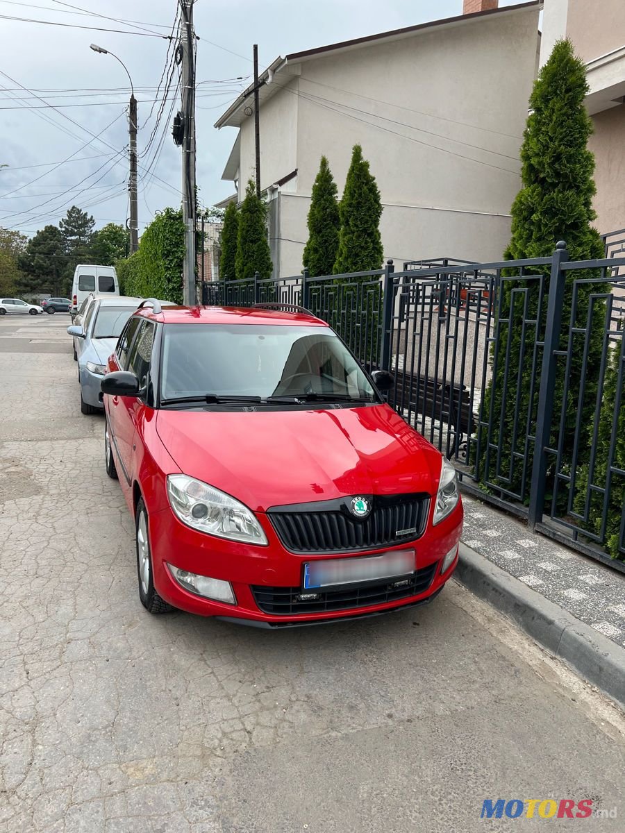 2011' Skoda Fabia photo #2