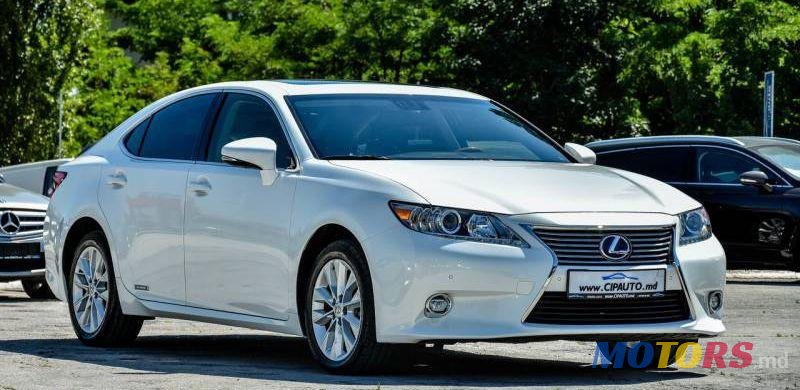 2015' Lexus ES photo #1