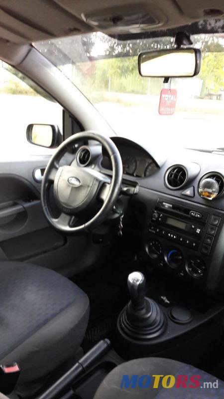 2002' Ford Fiesta photo #2