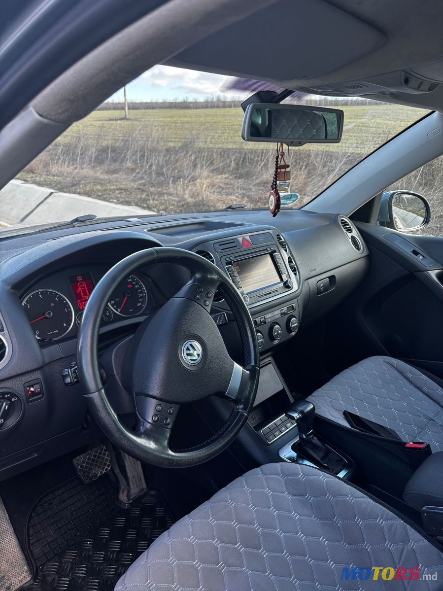 2009' Volkswagen Tiguan photo #5