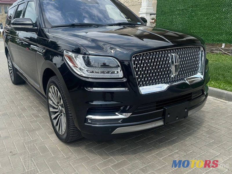 2019' Lincoln Navigator photo #2