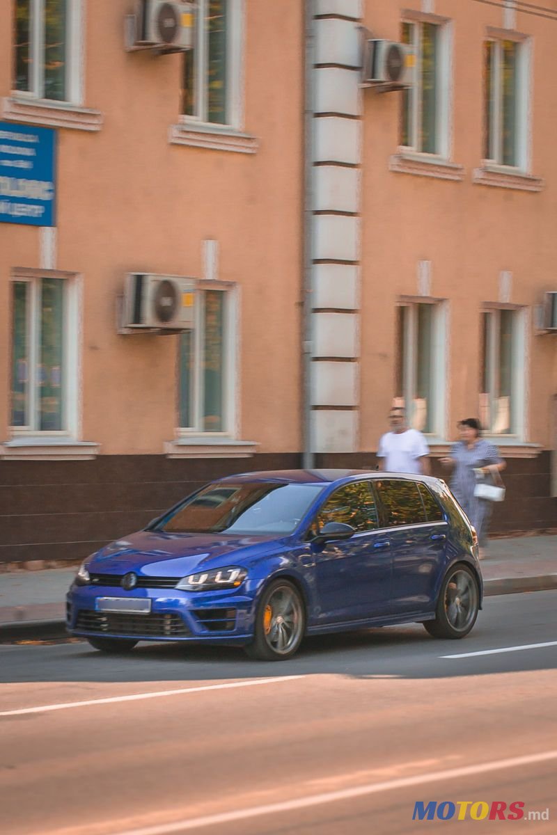 2015' Volkswagen Golf photo #2
