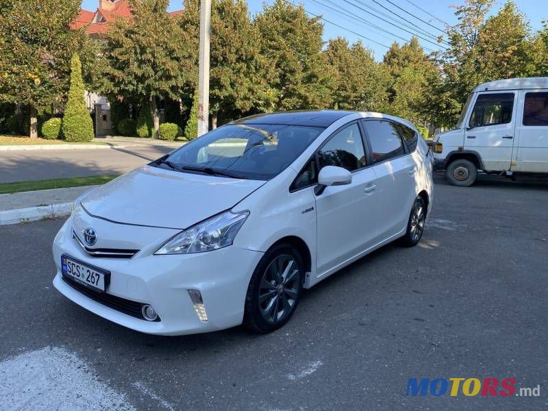 2013' Toyota Prius + photo #2