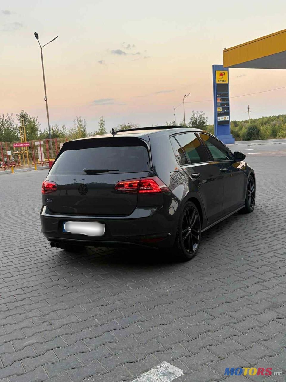 2014' Volkswagen Golf photo #2