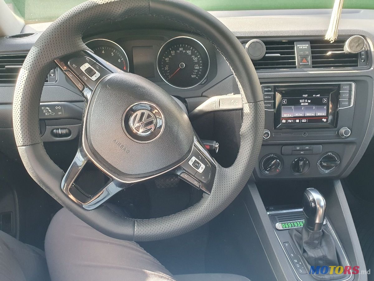 2016' Volkswagen Jetta photo #6