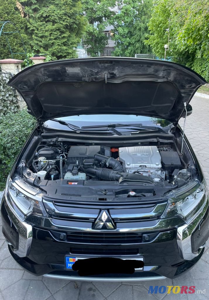 2015' Mitsubishi Outlander photo #3