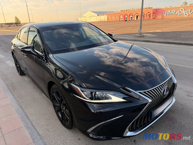 2019' Lexus Es Series photo #1