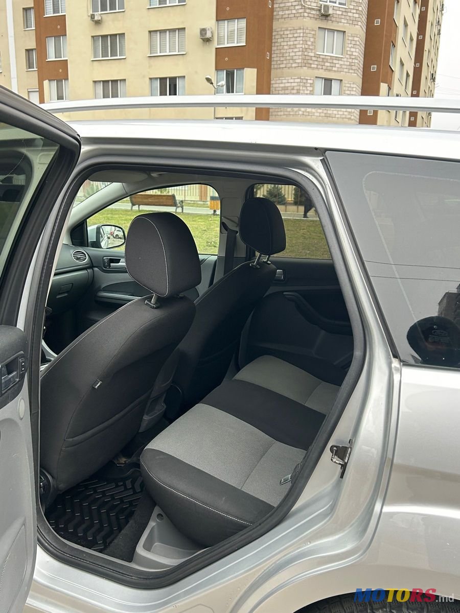 2010' Ford Focus photo #4