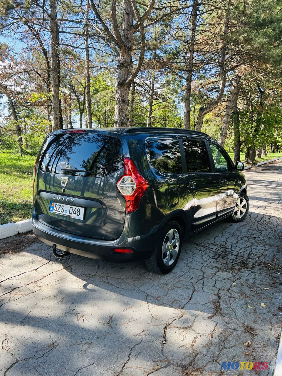 2013' Dacia Lodgy photo #1