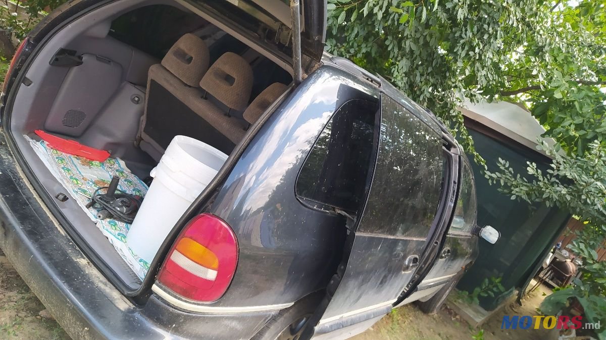 1999' Chrysler Voyager photo #4