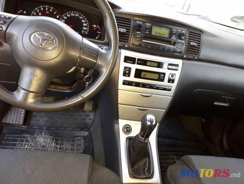 2005' Toyota Corolla photo #2