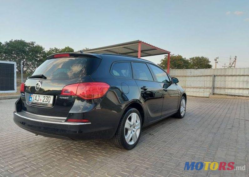 2013' Opel Astra photo #1