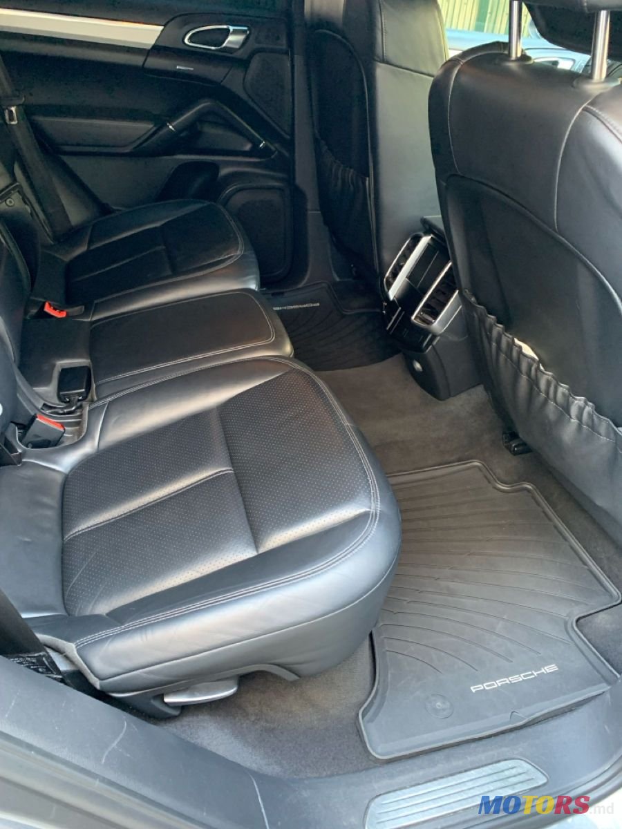 2010' Porsche Cayenne photo #4
