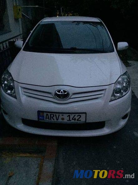 2011' Toyota Auris photo #1