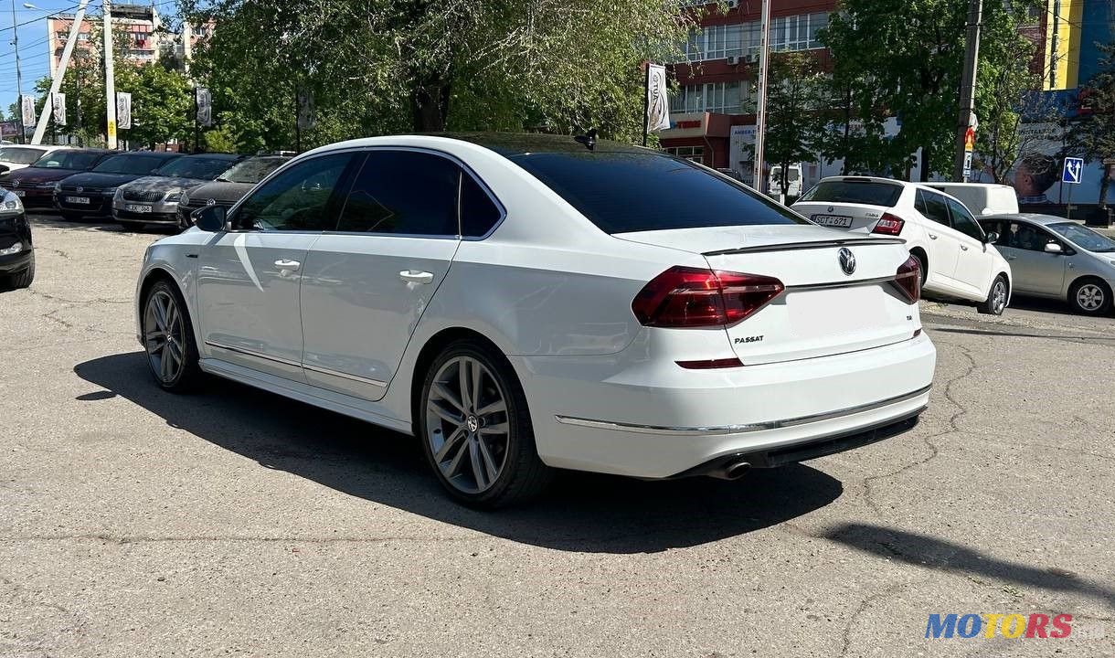 2016' Volkswagen Passat photo #2