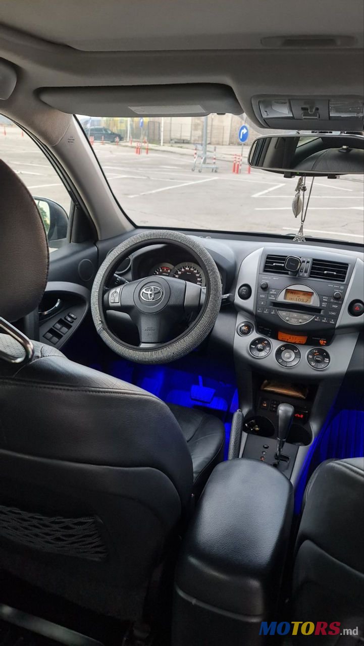 2006' Toyota RAV4 photo #1