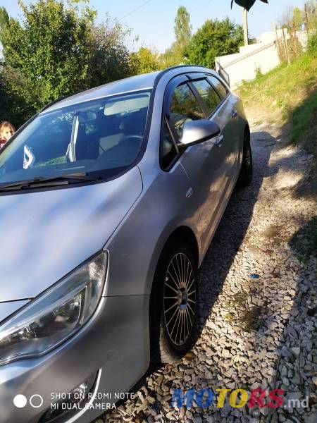 2012' Opel Astra photo #1