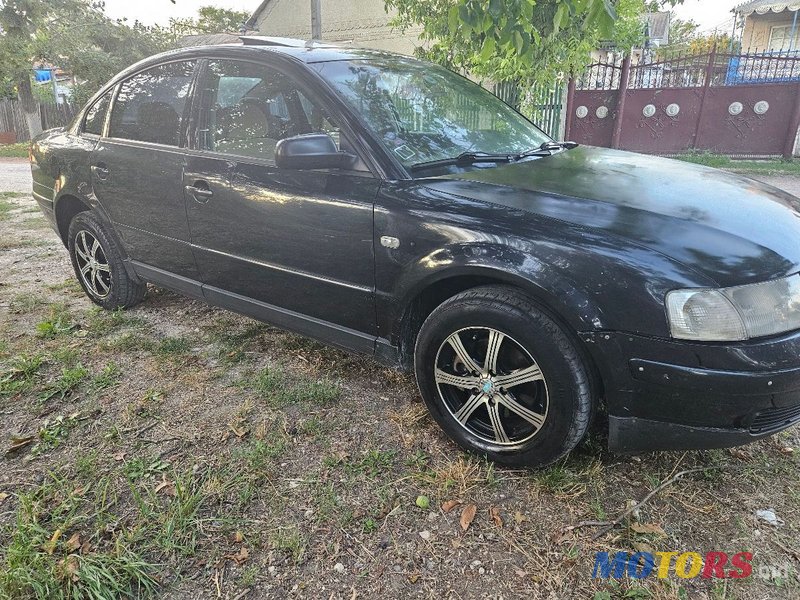 2001' Volkswagen Passat photo #5