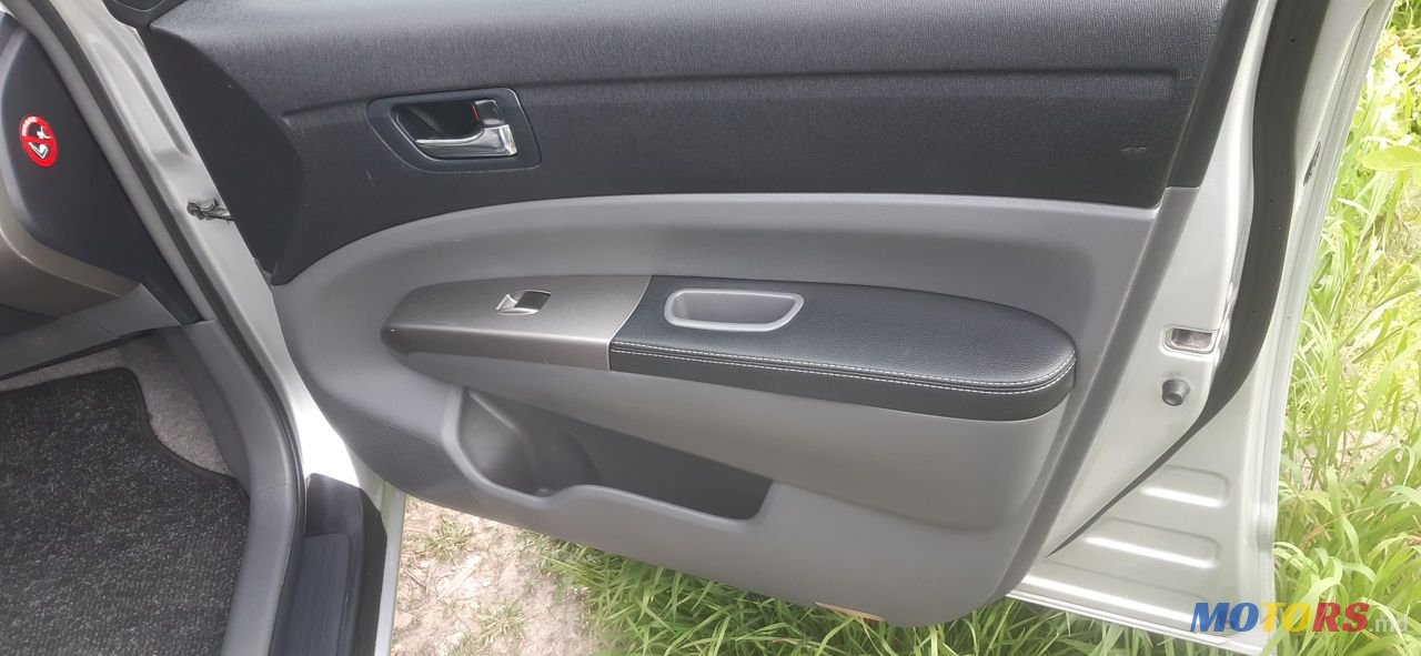 2006' Toyota Prius photo #3