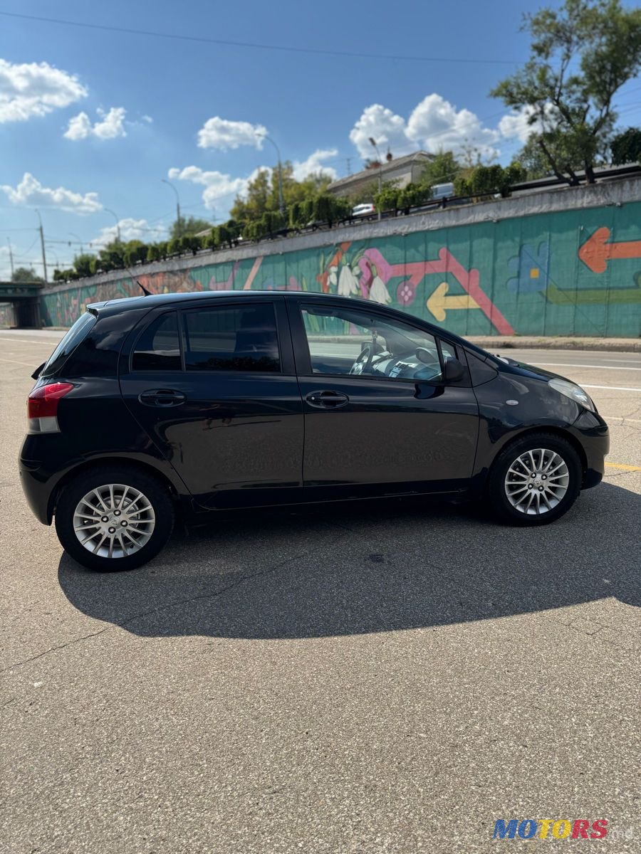 2009' Toyota Yaris photo #3