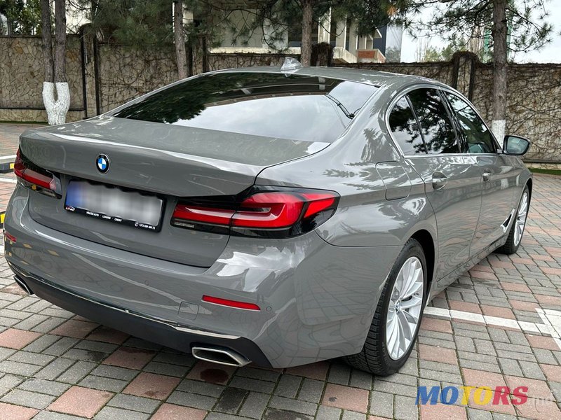 2021' BMW 5 Series photo #4