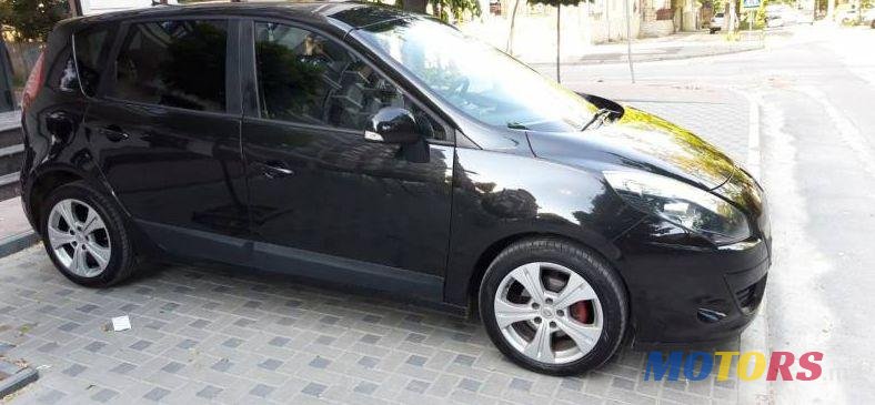 2009' Renault Scenic photo #1