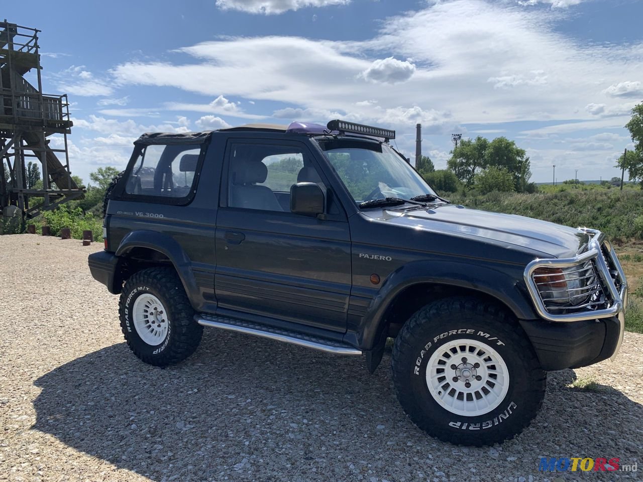 1994' Mitsubishi Pajero photo #2