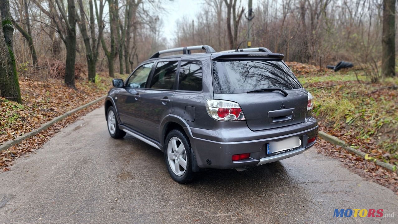 2007' Mitsubishi Outlander photo #2