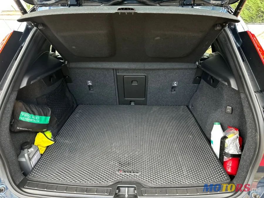 2021' Volvo XC40 photo #6