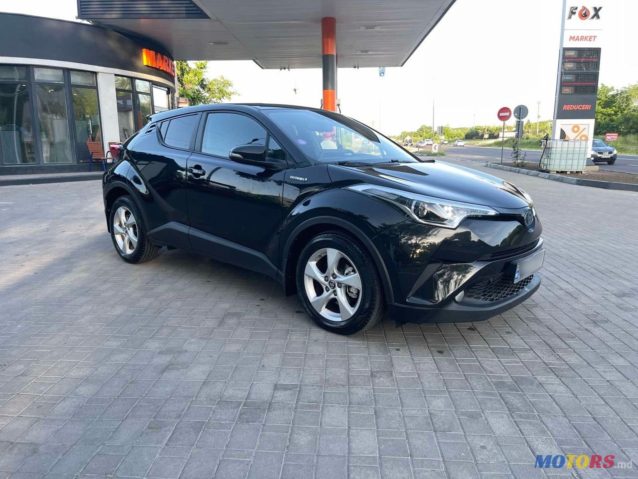 2019' Toyota C-HR photo #2