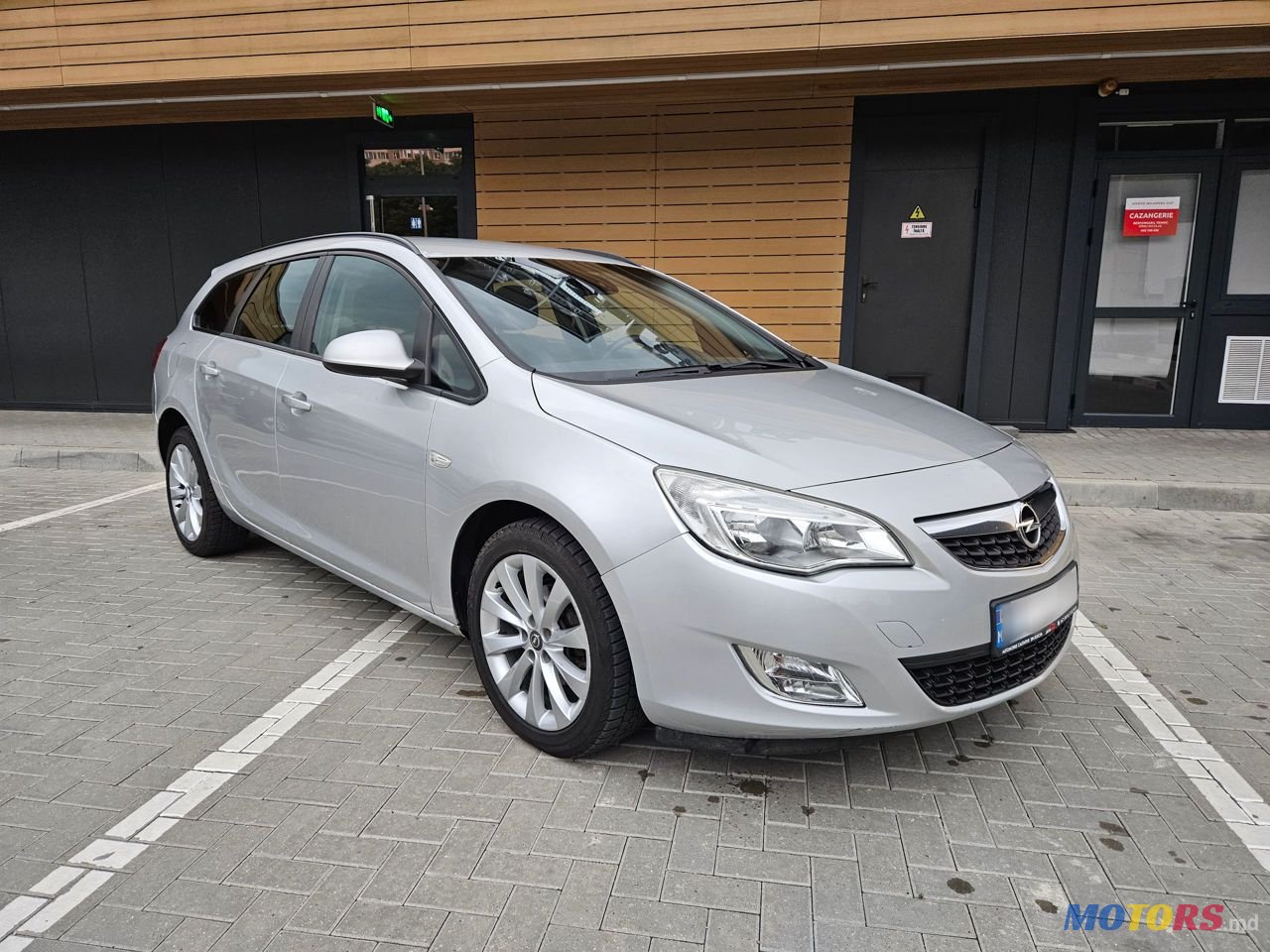 2011' Opel Astra photo #4