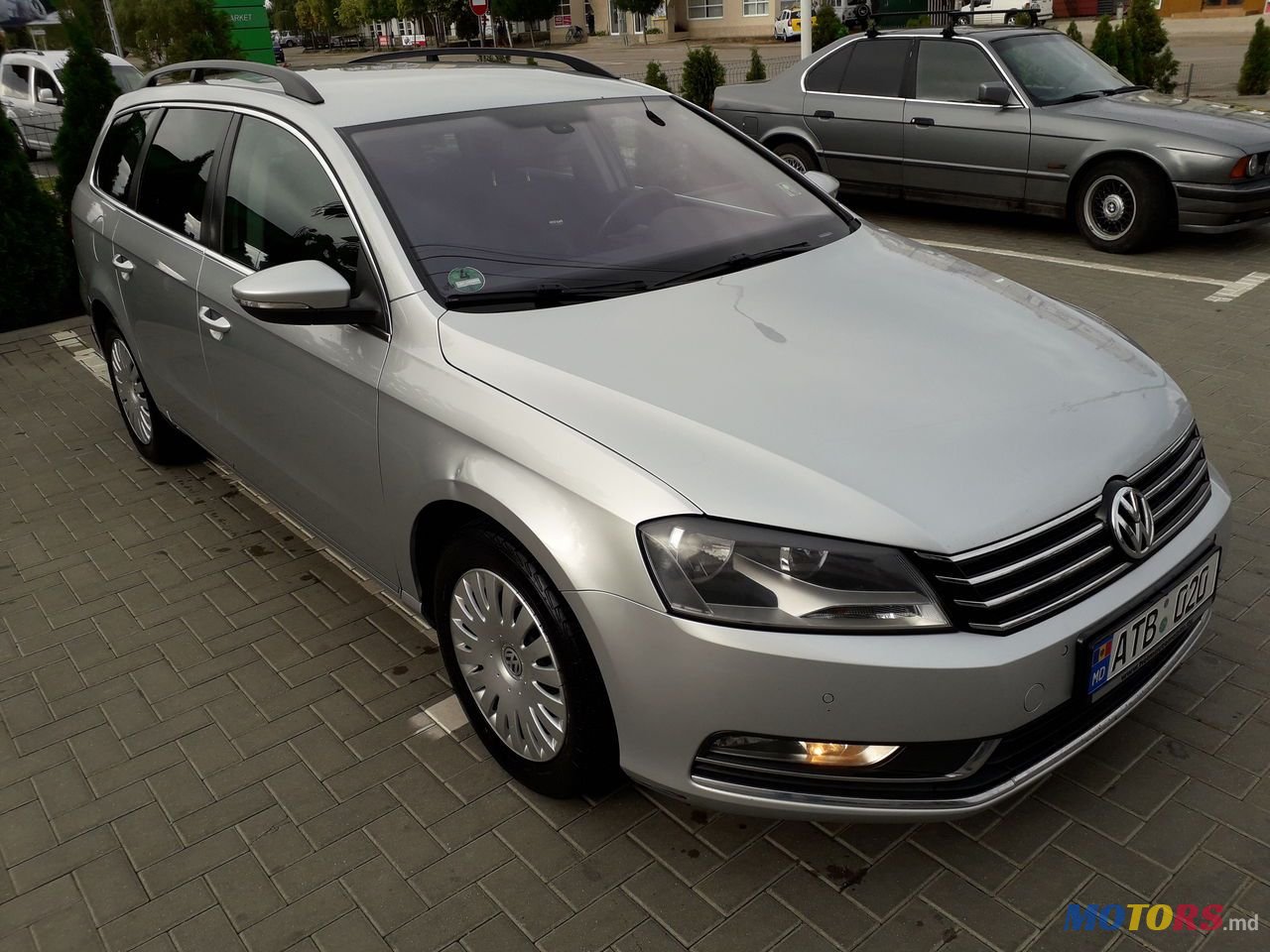 2011' Volkswagen Passat photo #2