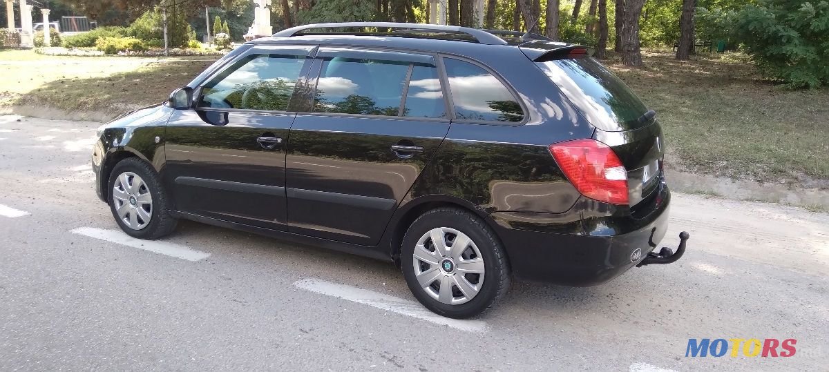 2011' Skoda Fabia photo #3