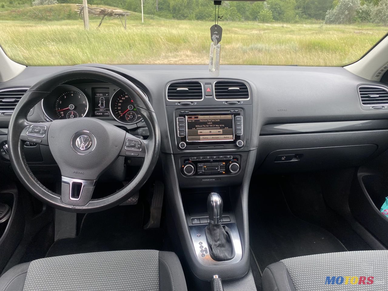 2011' Volkswagen Golf photo #6