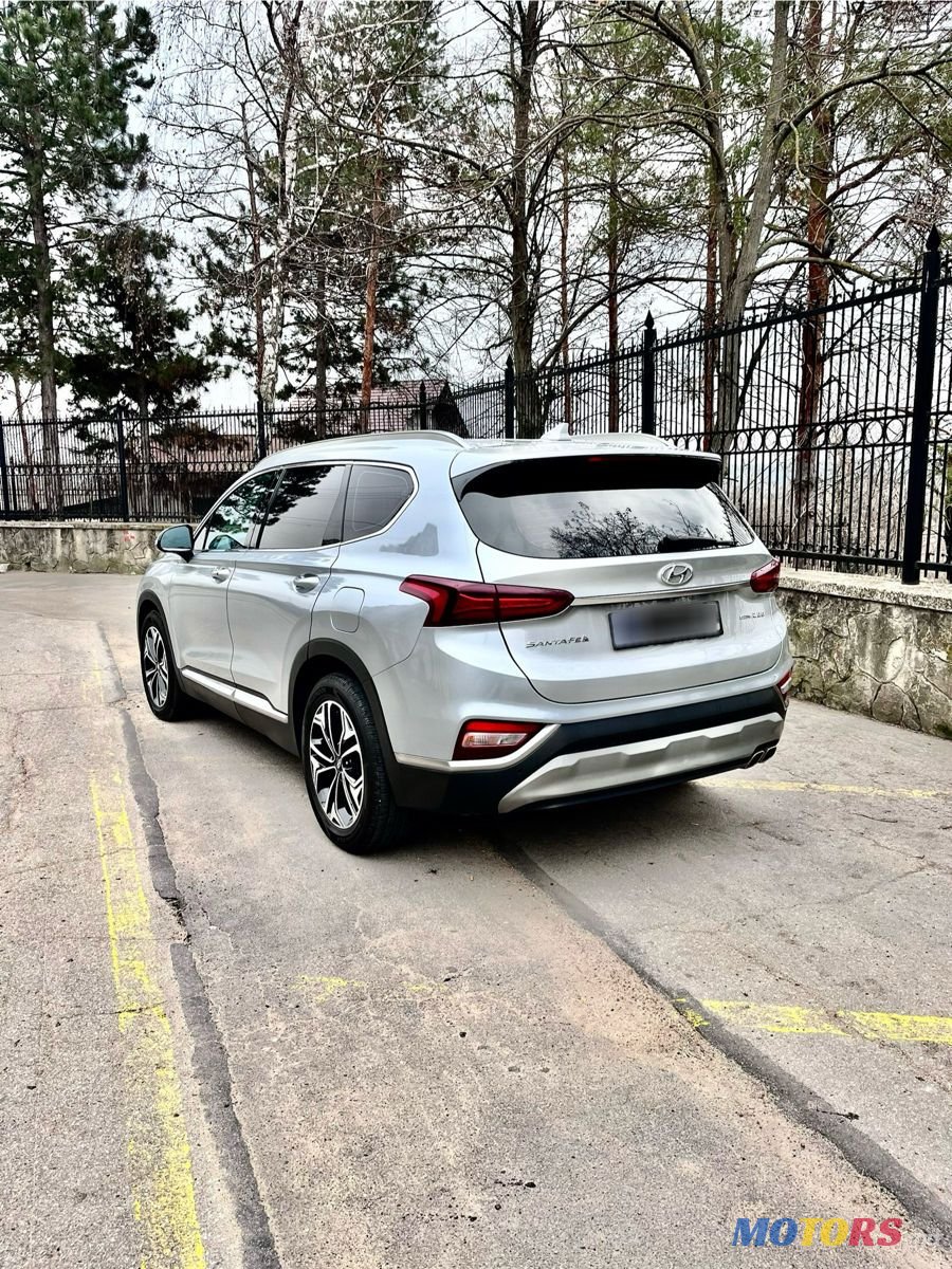 2019' Hyundai Santa Fe photo #2