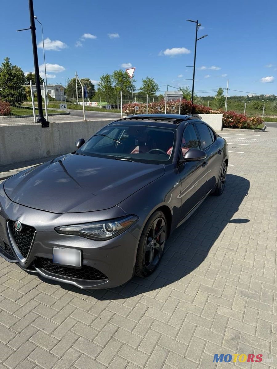 2017' Alfa Romeo Giulia photo #4
