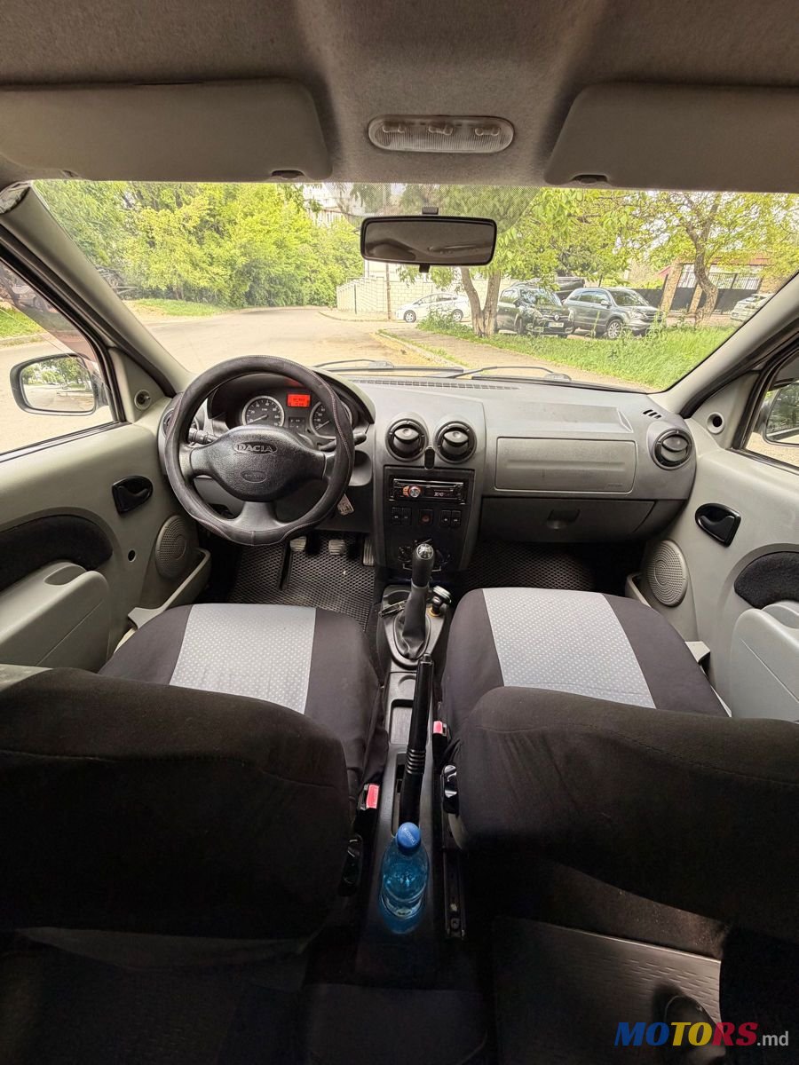 2009' Dacia Logan photo #2