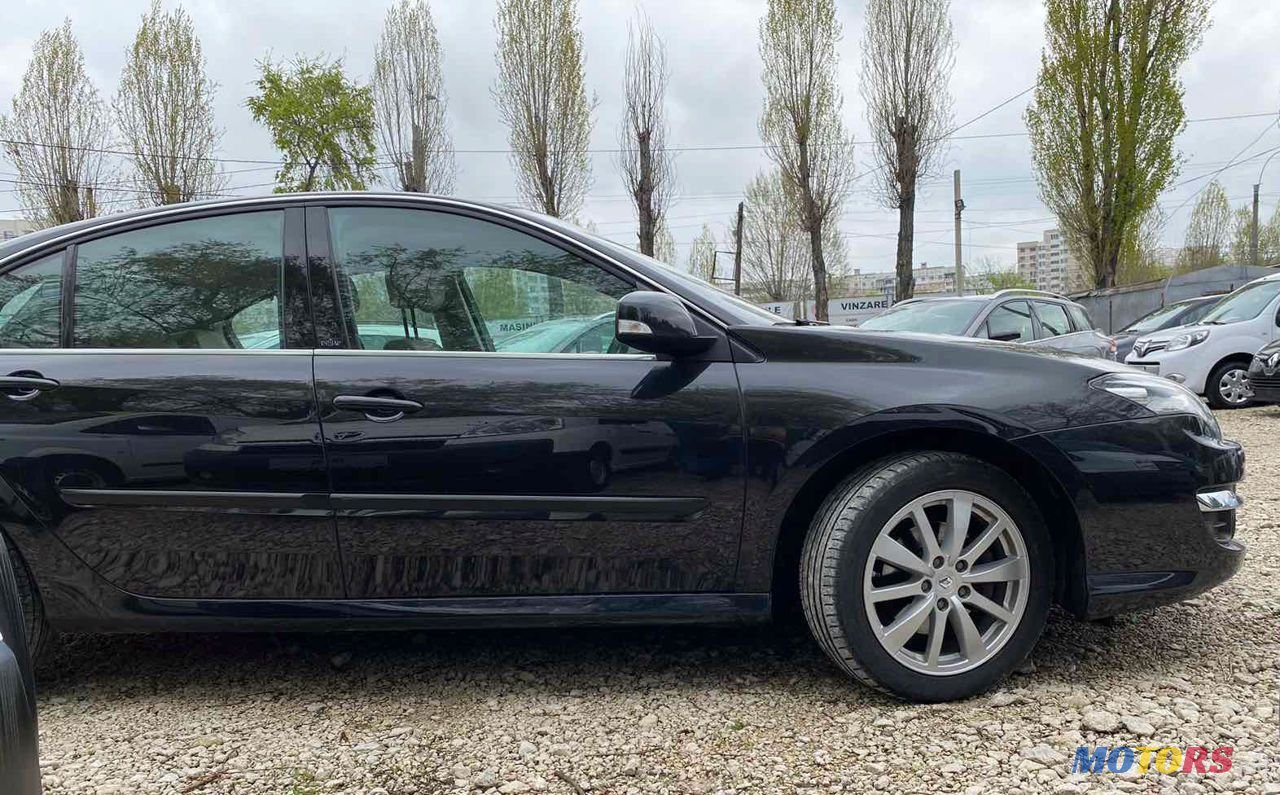 2012' Renault Laguna photo #2