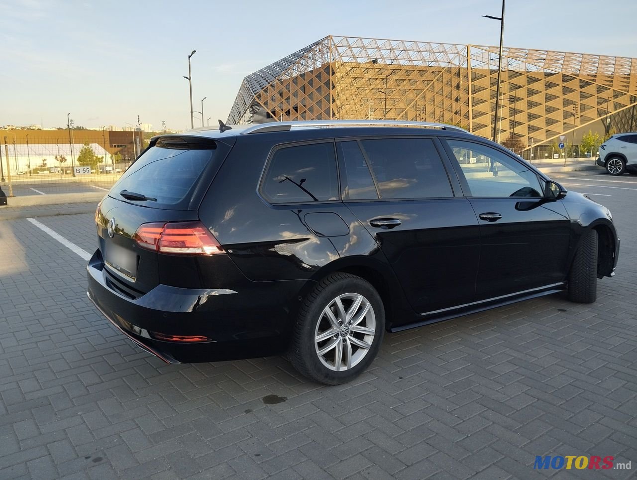2019' Volkswagen Golf photo #6