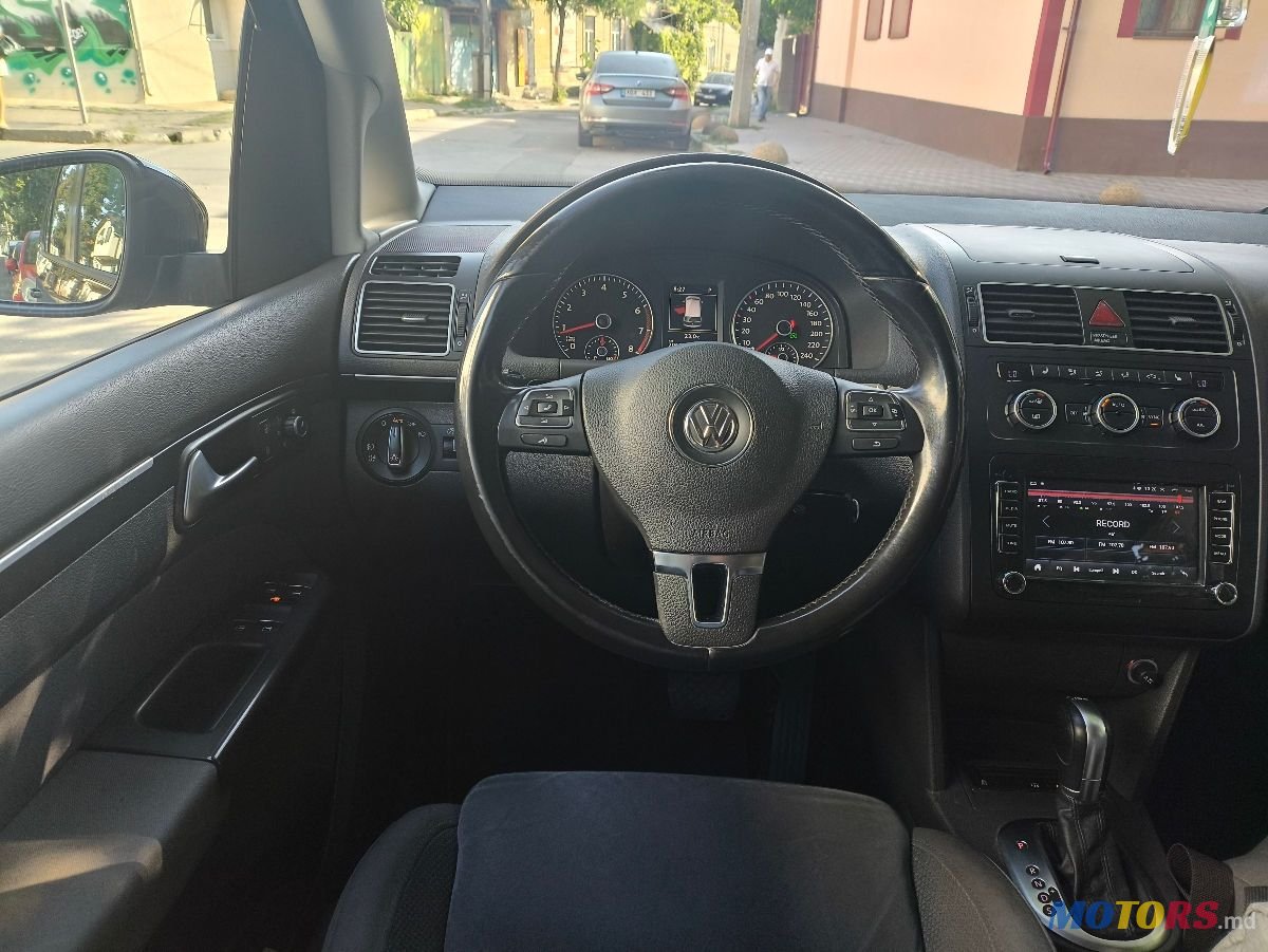 2014' Volkswagen Touran photo #4