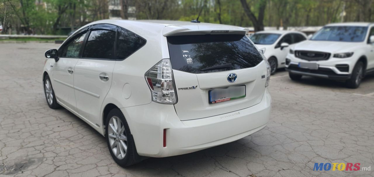 2012' Toyota Prius v photo #4