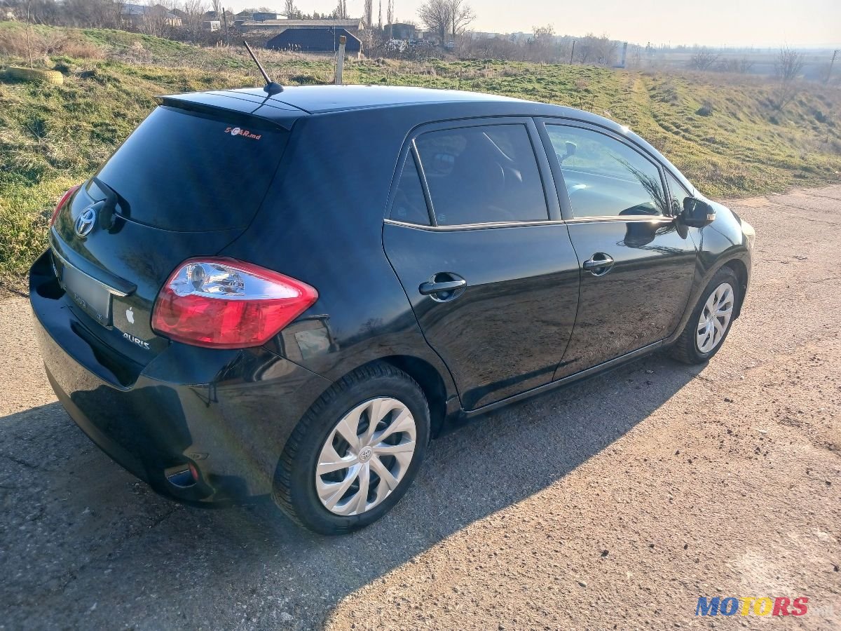 2010' Toyota Auris photo #5