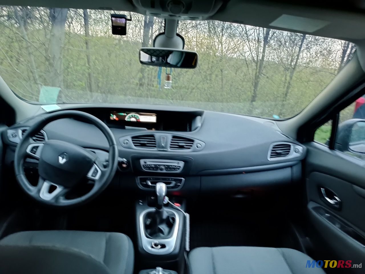 2011' Renault Scenic photo #4